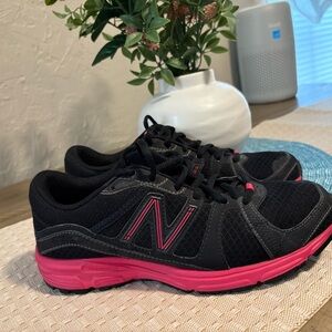 New Balance Women's Black and Pink Athletic Shoes